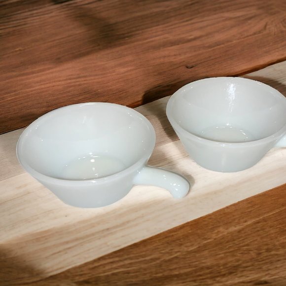 2 Vintage Anchor Hocking Milk Glass Bowl Dishes with Handles - Picture 2 of 7